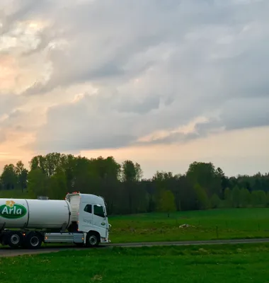 Mjölkpriset till Arlabönderna justeras varje månad. Foto: Arla