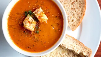Tomato and lentil soup