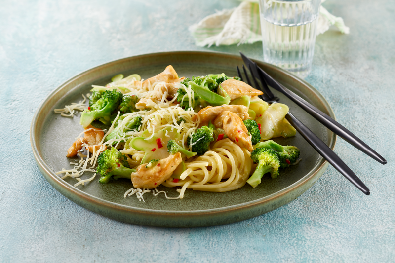 Pasta with chicken and broccoli