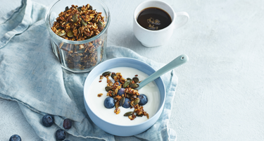 how much protein is in yoghurt per 100g?