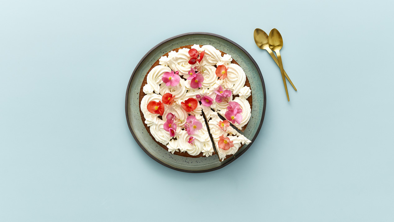 Carrot cake with dates