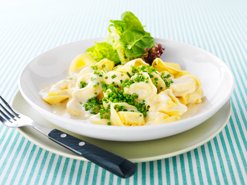 Tortellini with cheese sauce