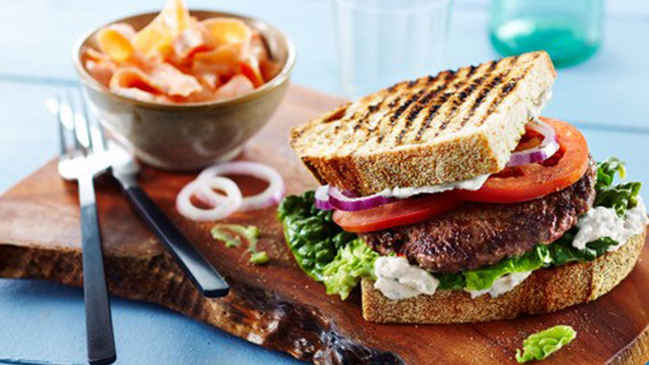 Burger with lactose-free sauce