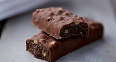 Protein bar before or after a workout