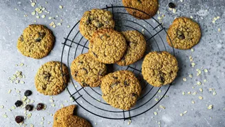 Oat raisin cookies