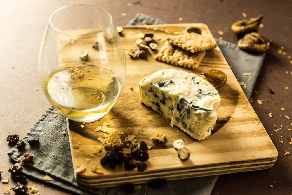 pair white wine with cheese