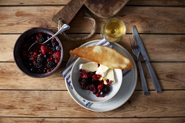 Tuiles croustillantes au Double crème blanc Castello® et à la compote de petits fruits d’automne
