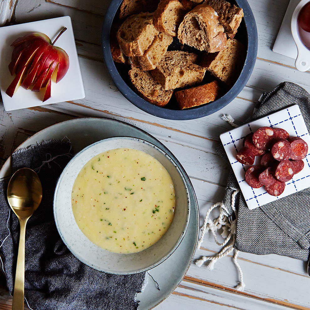 Havarti fondue with white wine and tarragon