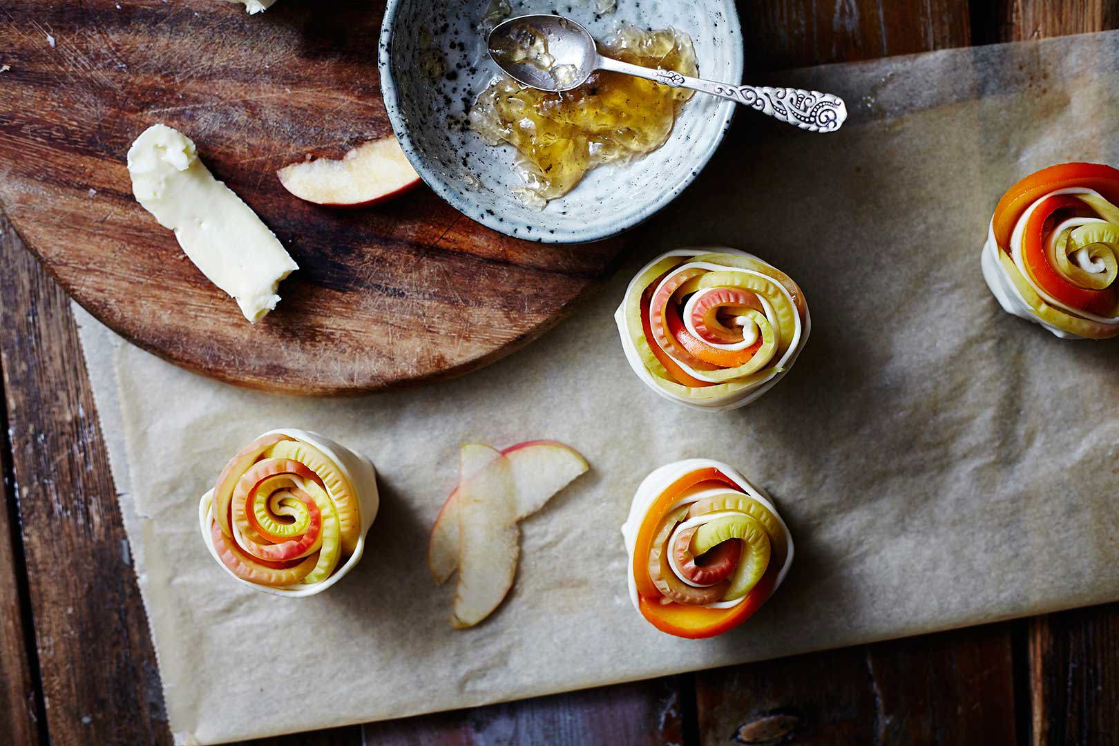 How to make apple roses for Valentine
