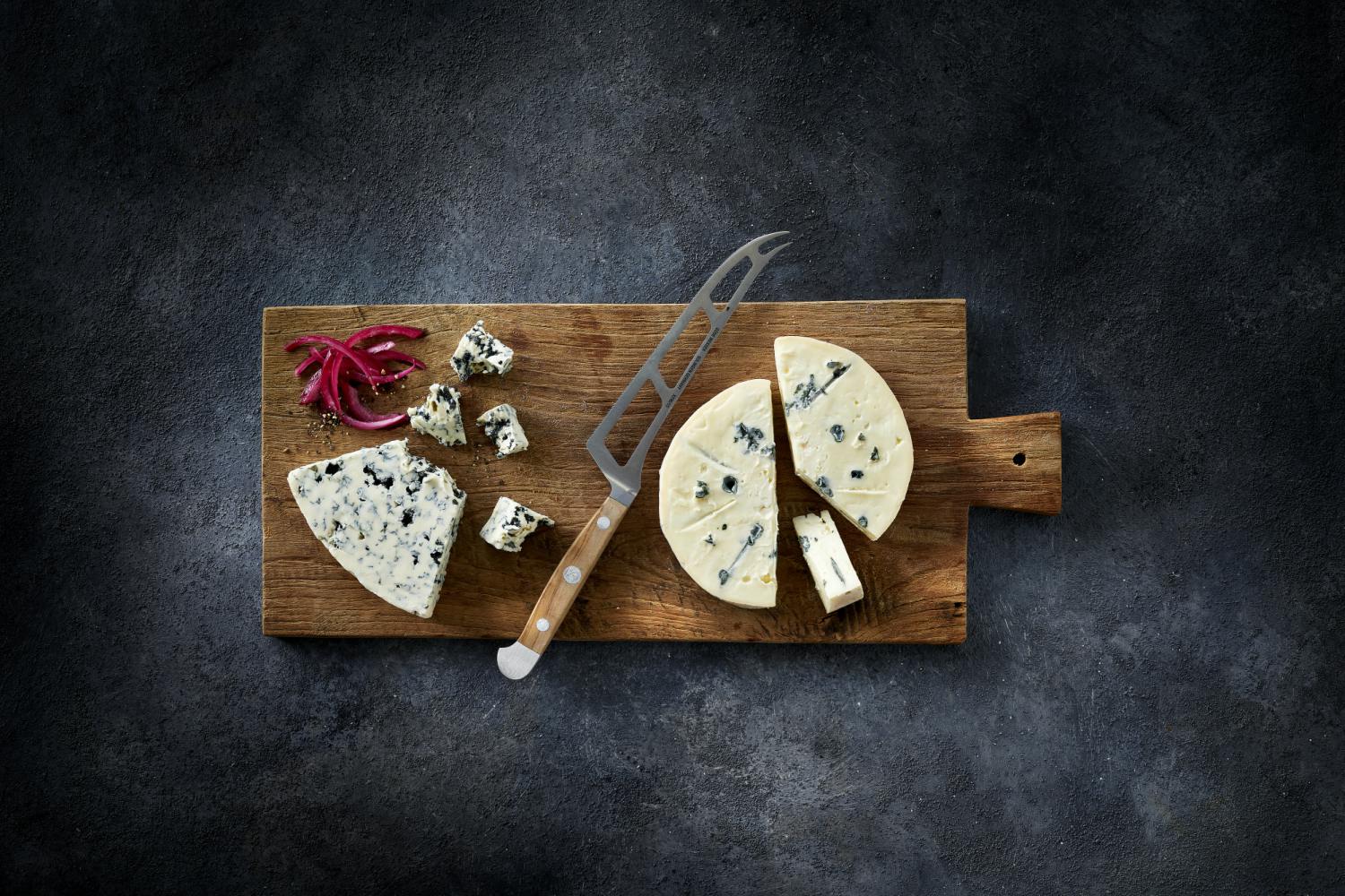 How to cut round cheese
