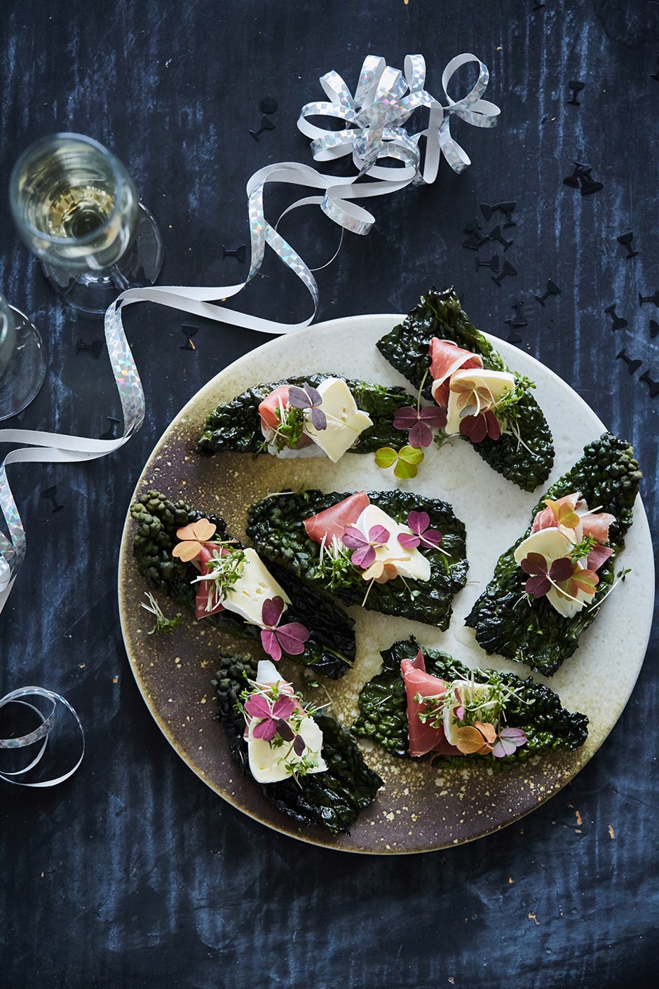 Kale chips with Parma ham and Creamy White