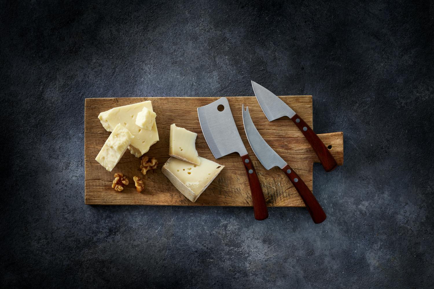 Cheese cleavers for hard and firm cheese
