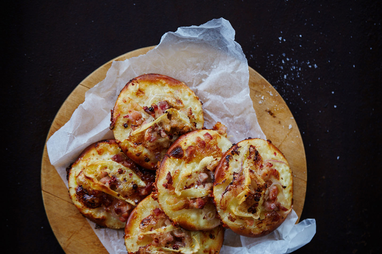 Snack-sized tarte flambée