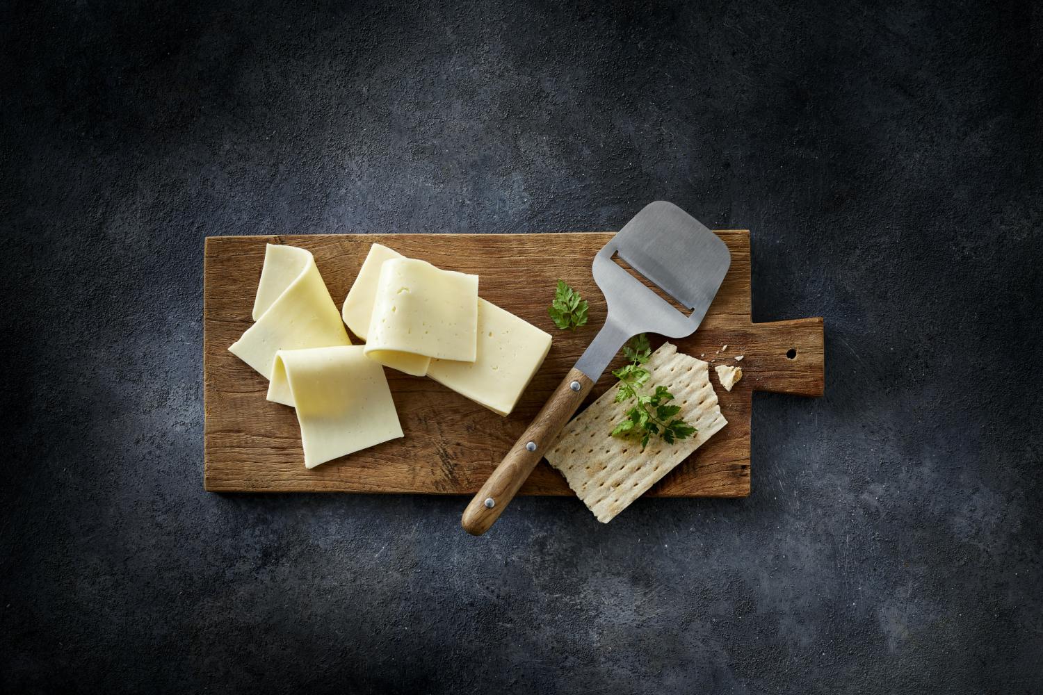 Cheese knives for slicing